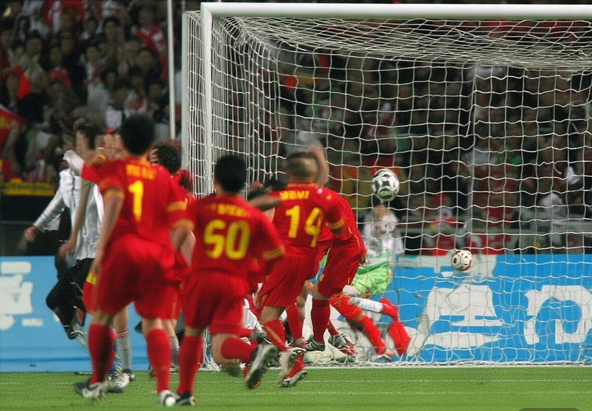 2004世预赛焦点战：中港对决精彩瞬间及赛后反思(图2)