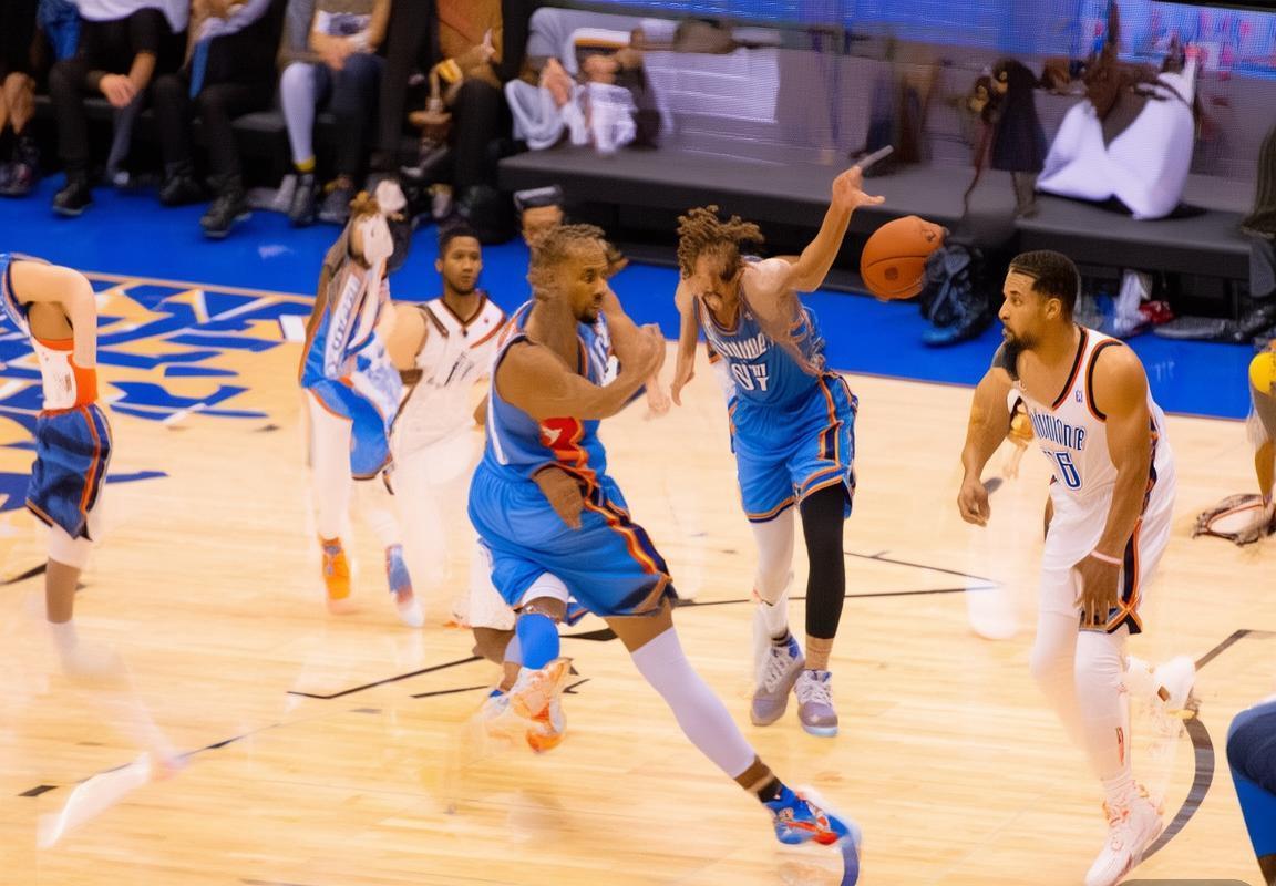 2018NBA季后赛雷霆队关键时刻解析与战术分析