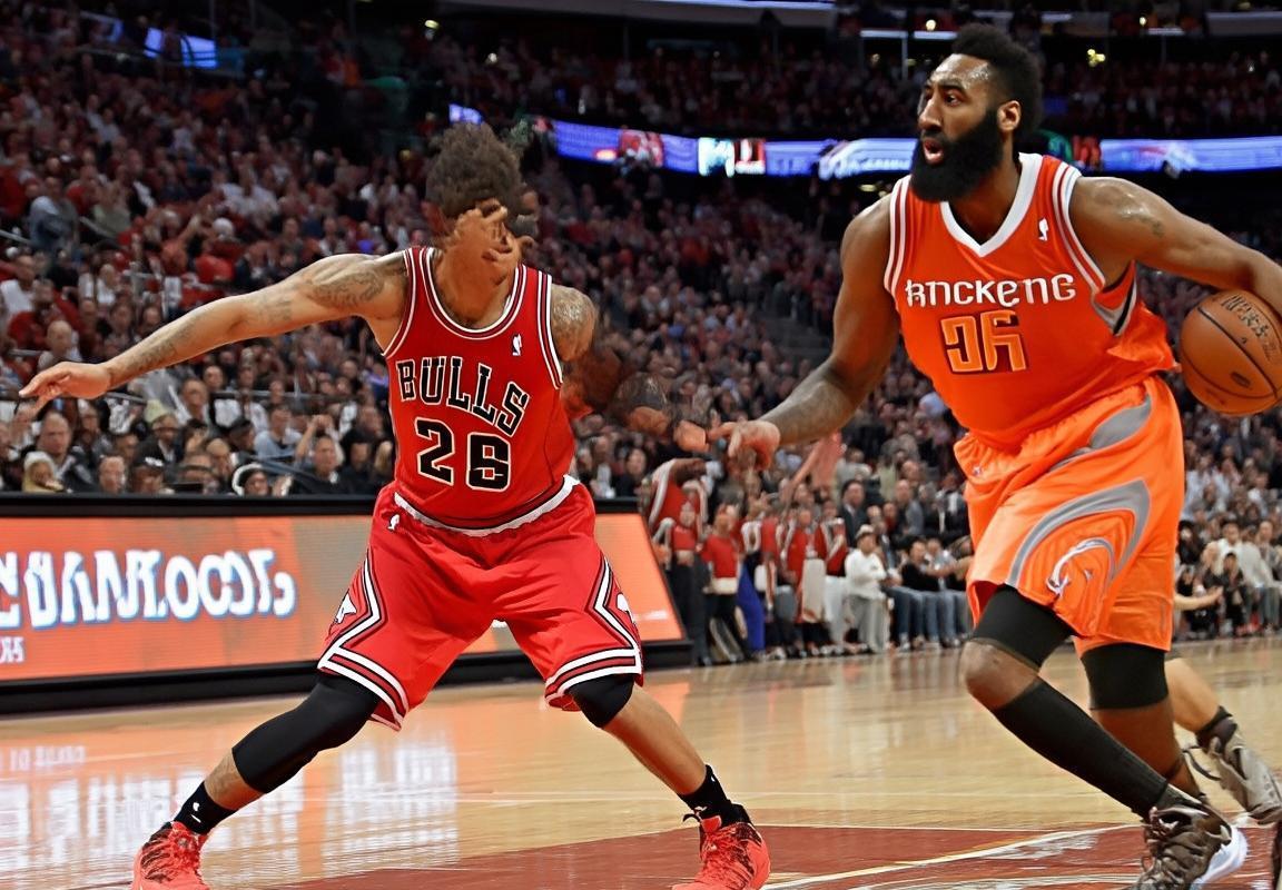 2016年NBA公牛VS火箭经典对决回顾：罗斯与哈登锋线对决及战术交锋(图2)