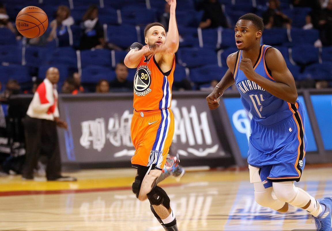 2018季前赛勇士VS雷霆：关键瞬间与战术解析(图2)